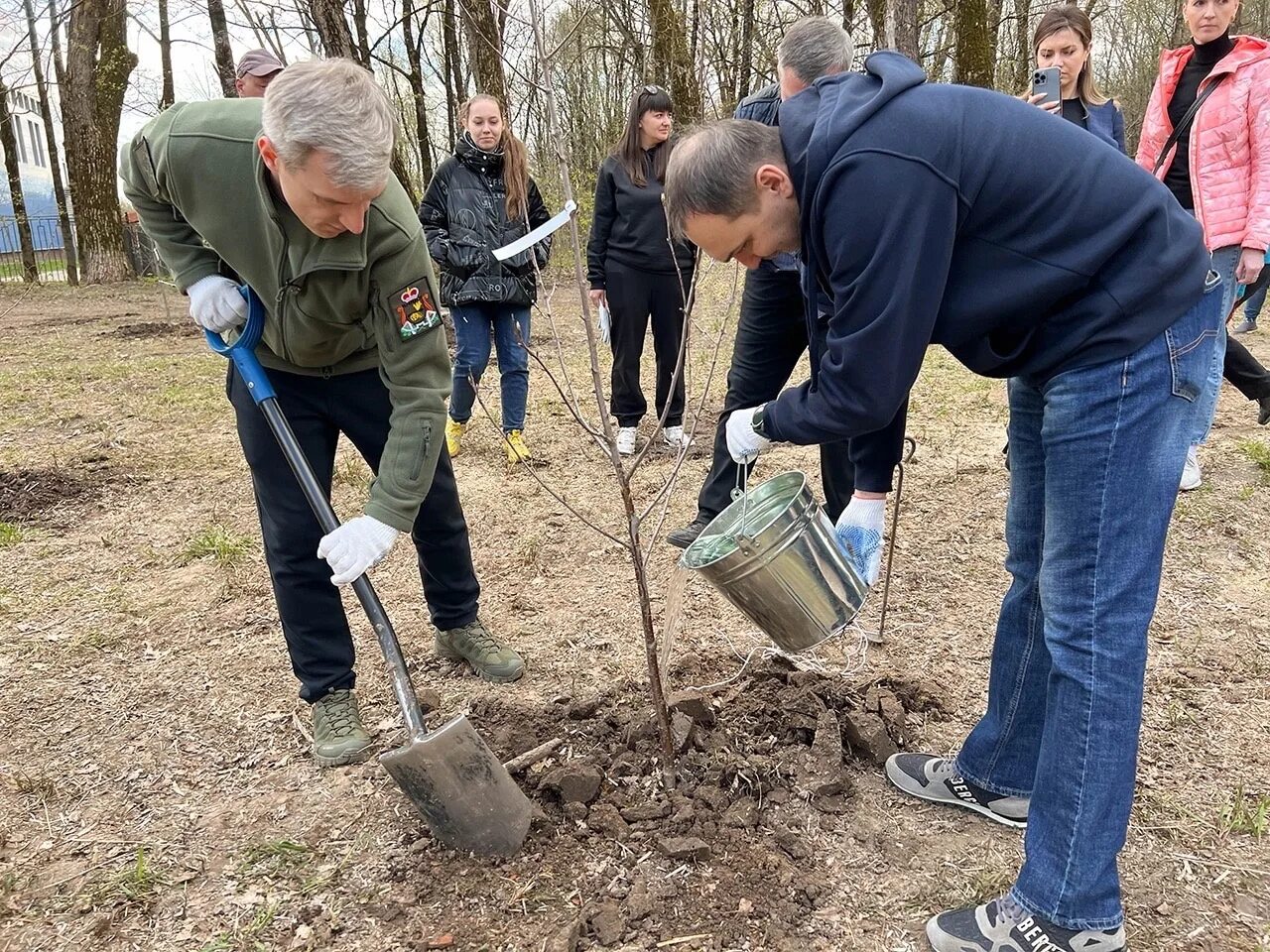 Реадовка телеграмм новости. Благоустройство Реадовского парка в Смоленске. Посадка садов. Благоустройство города. Субботник парк.