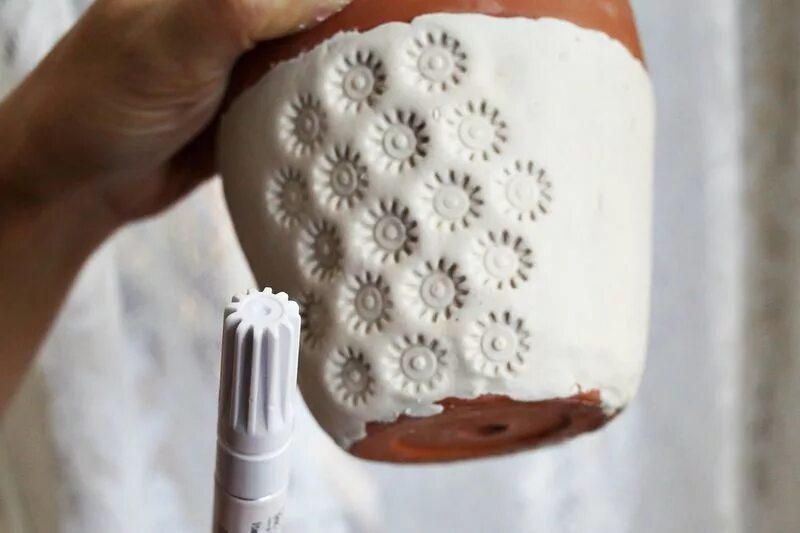 Техники декорирования изделий. Штамп для оттиска на глине. Штампы для керамики. Штампы для керамики глиняные. Из самозатвердевающей глины.