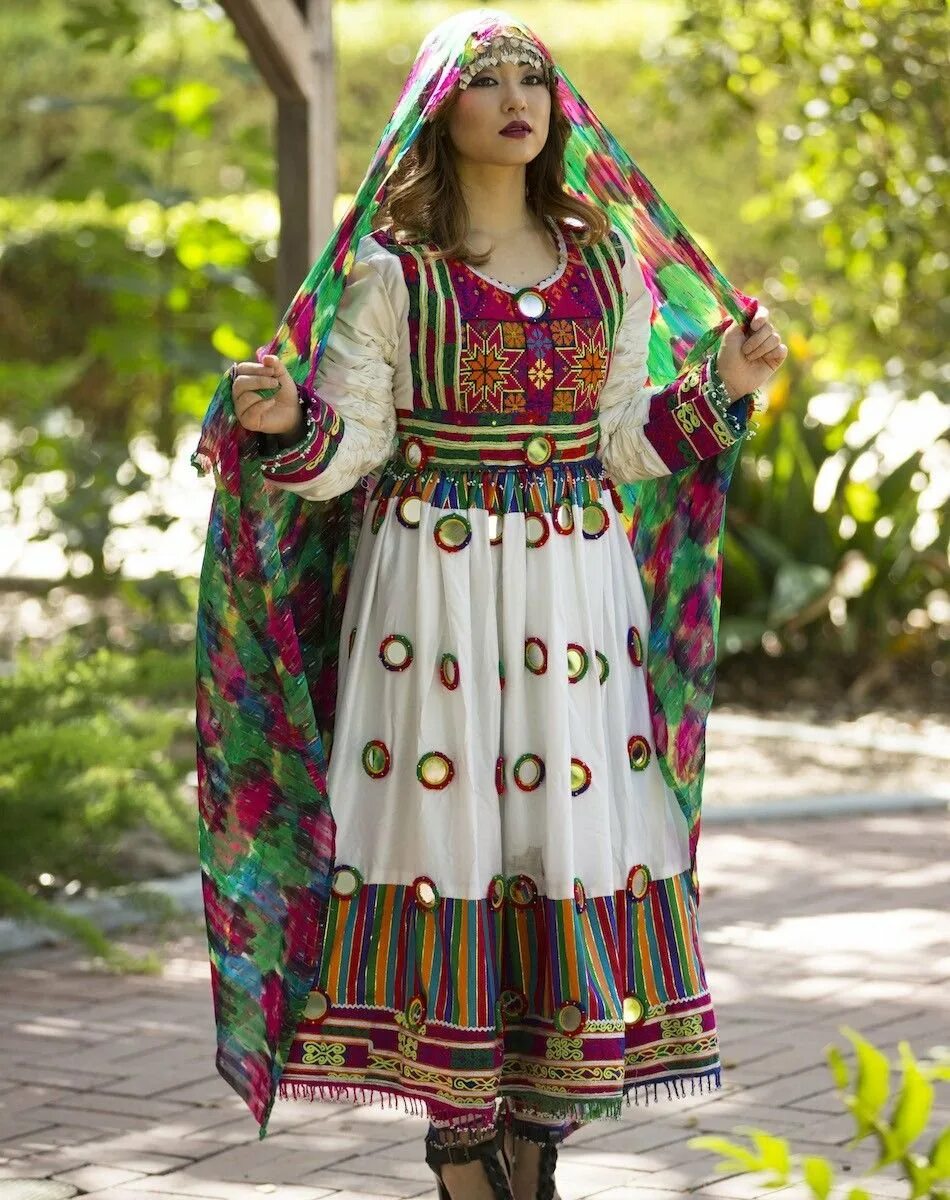 Афганский национальный костюм. Афганистан нац одежда женская. Афганистанский национальный костюм. Национальные платья.