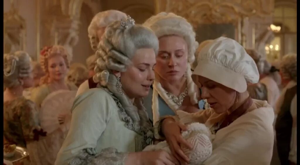 великая рожает. беременная женщина рожает. великая рожает. женщина на родильном столе. драконы приколы.