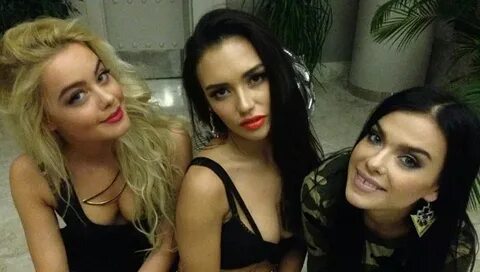 Мастурбация жасап жатқан қыздың үлкен жоспары