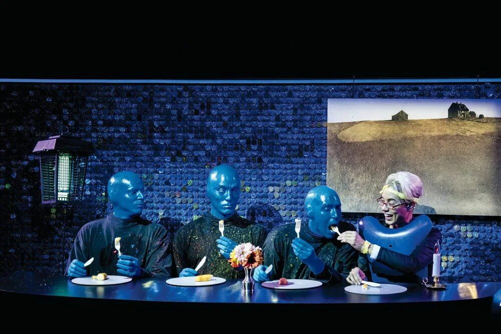 Showing blue. Группа blue man group. blue man group шоу. blue man group солистка. blue man group стиль.