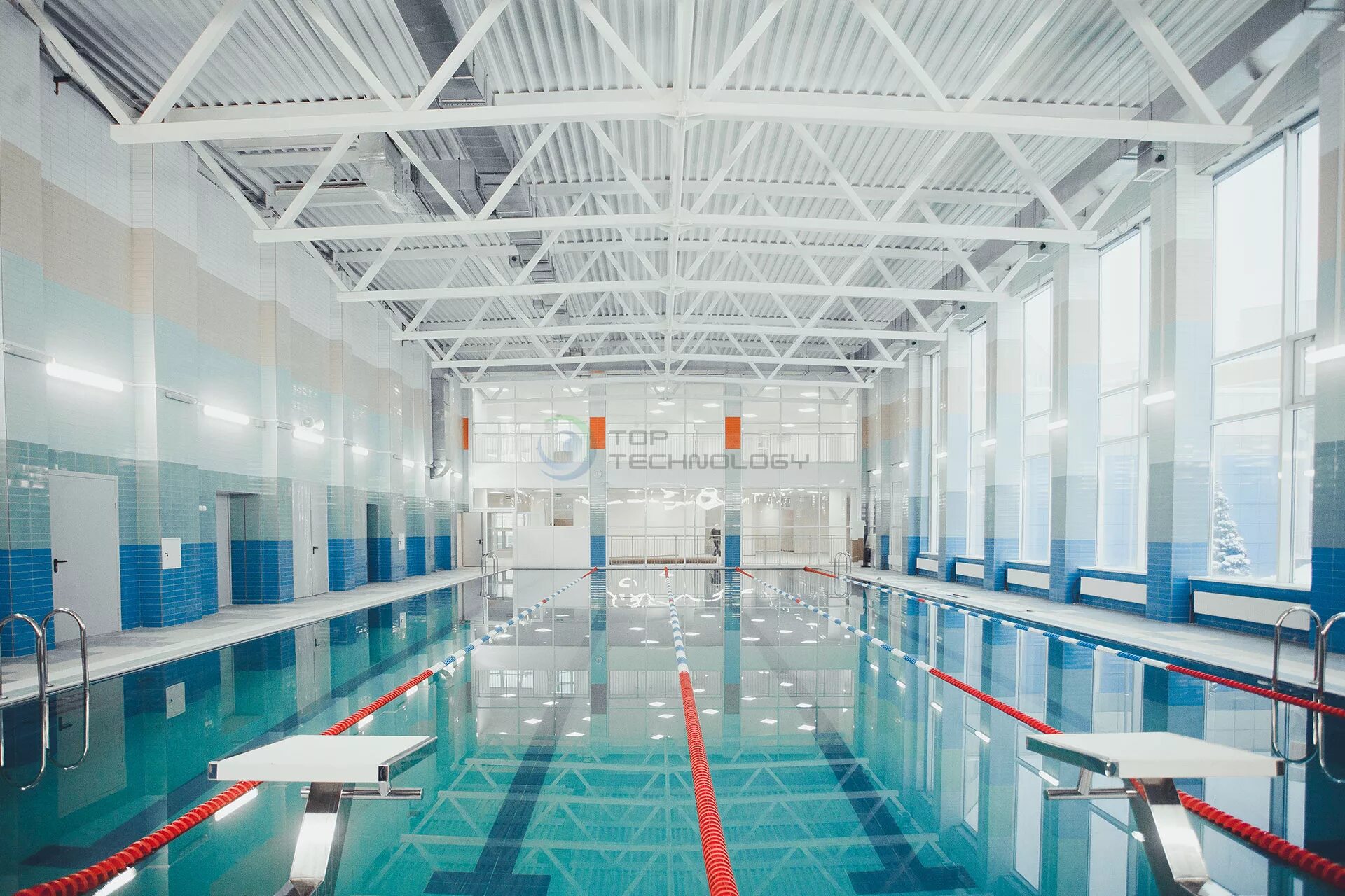 школьный бассейн.
