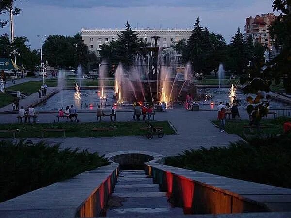 площадь парков ростова. парк на театральной площади ростов на дону. площадь парков ростова. сквер им города дортмунда. площадь парков ростова.