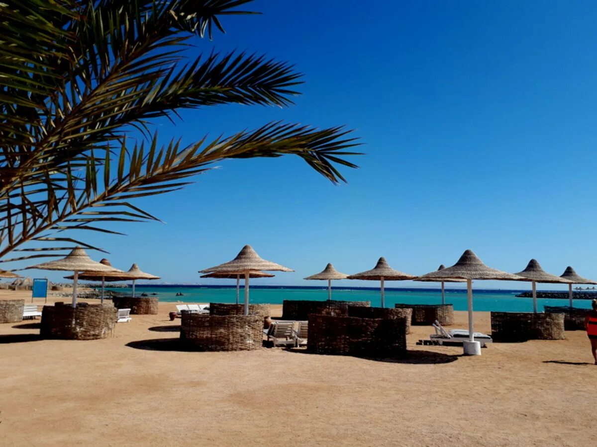 Hurghada hotel coral. Каврос Бич Резорт Хургада. Корал Бич Хургада. Отель Корал Бич Хургада Египет. Корал Бич Резорт Хургада.