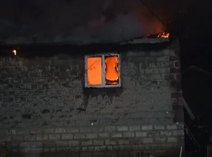 Горит 2 дома