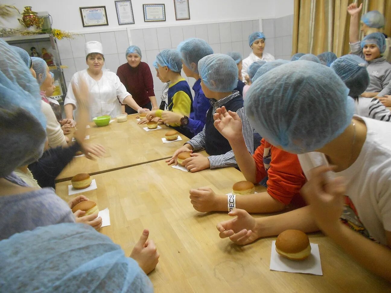 хлебные традиции экскурсия. хлебные традиции совхоз имени ленина. хлебные традиции экскурсия. экскурсия в хлебопекарню совхоз им ленина. пекарня совхоз имени ленина экскурсия.