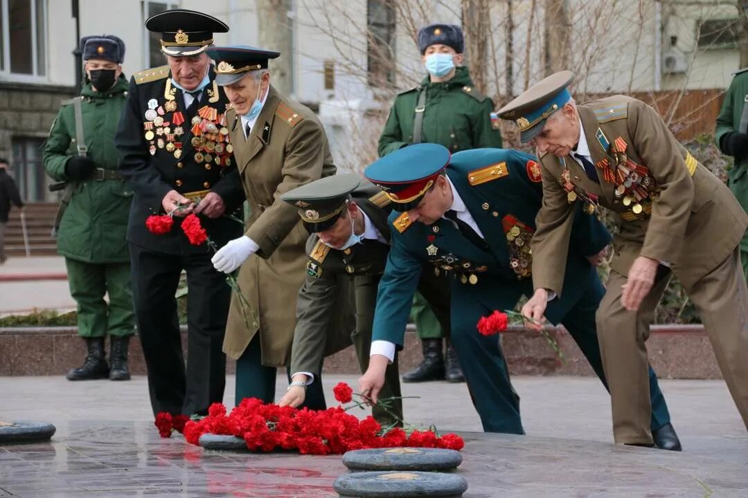 Память героям Ленинграда. Слава героям блокадникам Ленинграда. Подвиг защитников Ленинграда. Защитники Ленинграда фото.