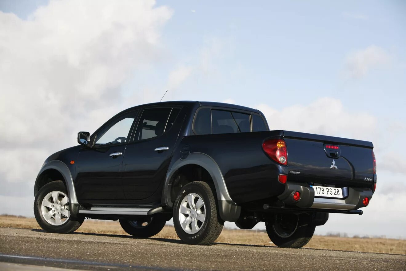 Открыть мицубиси. Джип Митсубиси l200. Mitsubishi l200 2022. Mitsubishi l200 long. Митсубиси l200 2008.