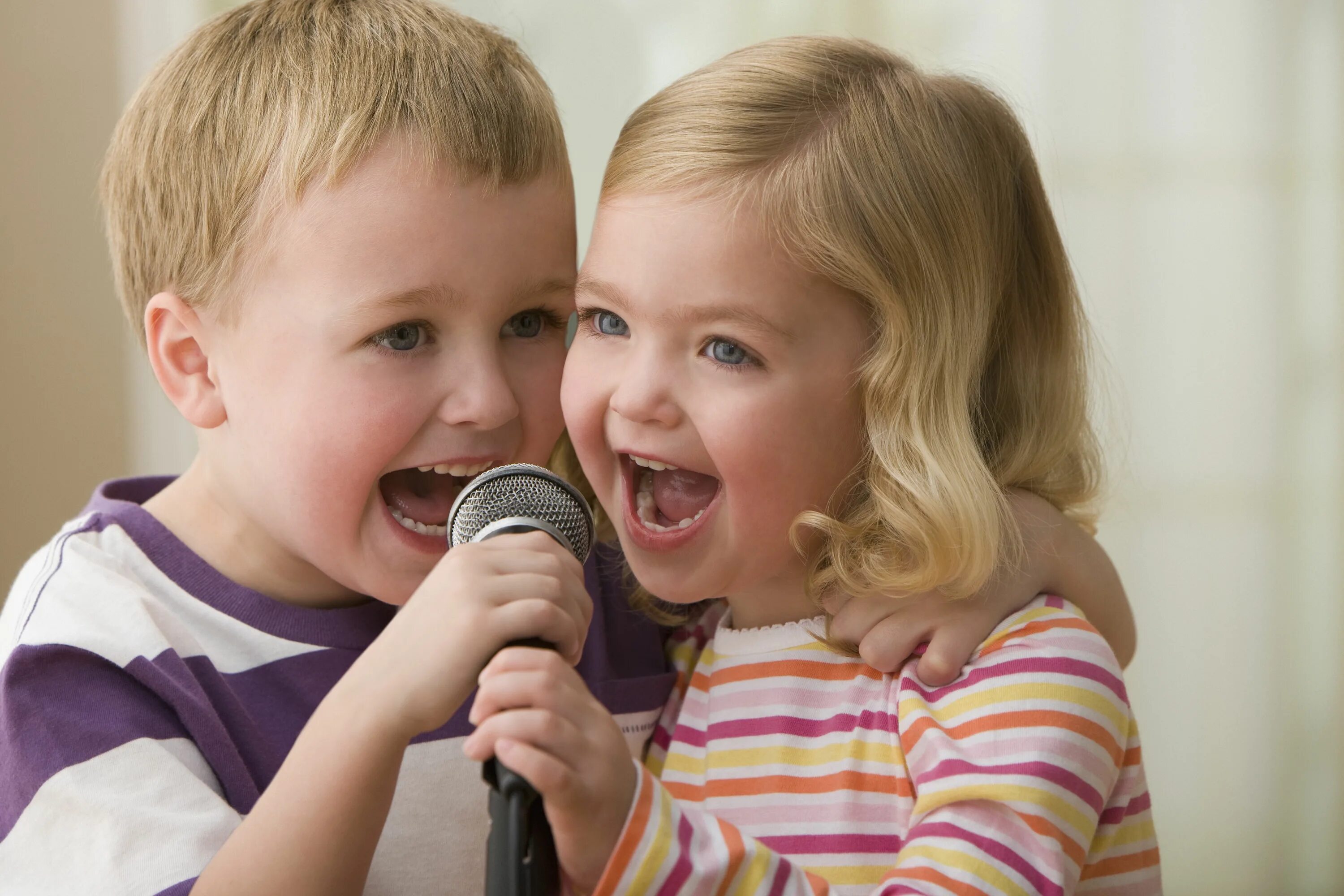 Family sing. Дети поют. Вокал дети. Дети дошкольники. Пение дети.