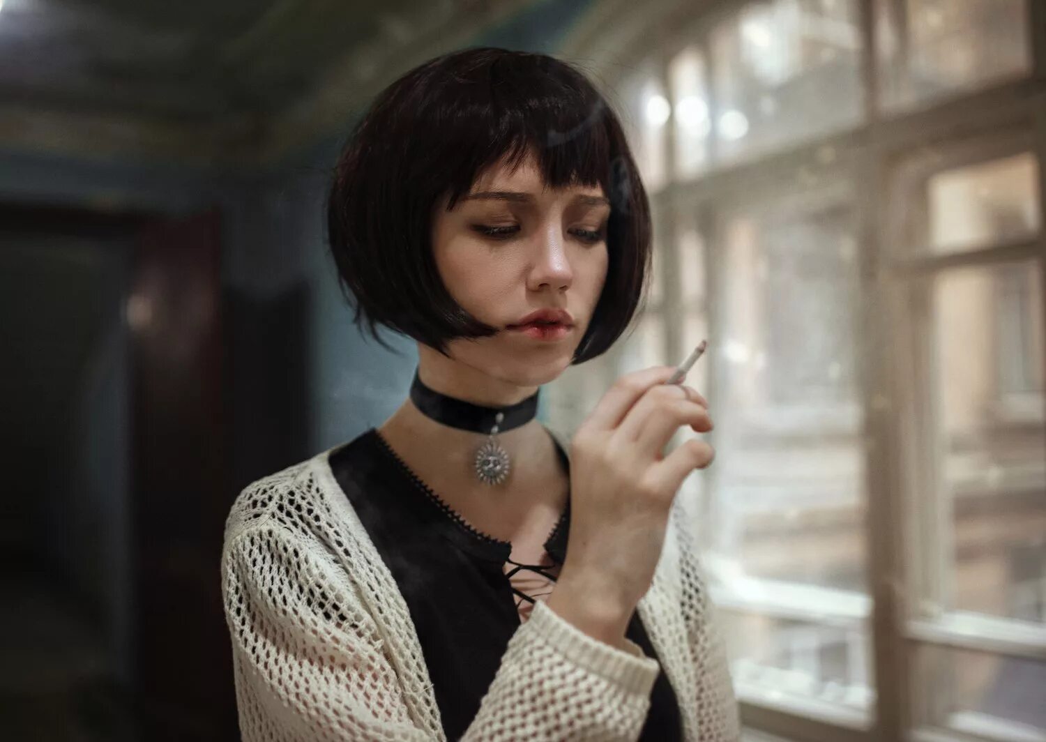 Где девочка с каре. Девушка с каре. Где девочка с каре. Аманда сейфрид время 2011. Натали портман в фильме леон.