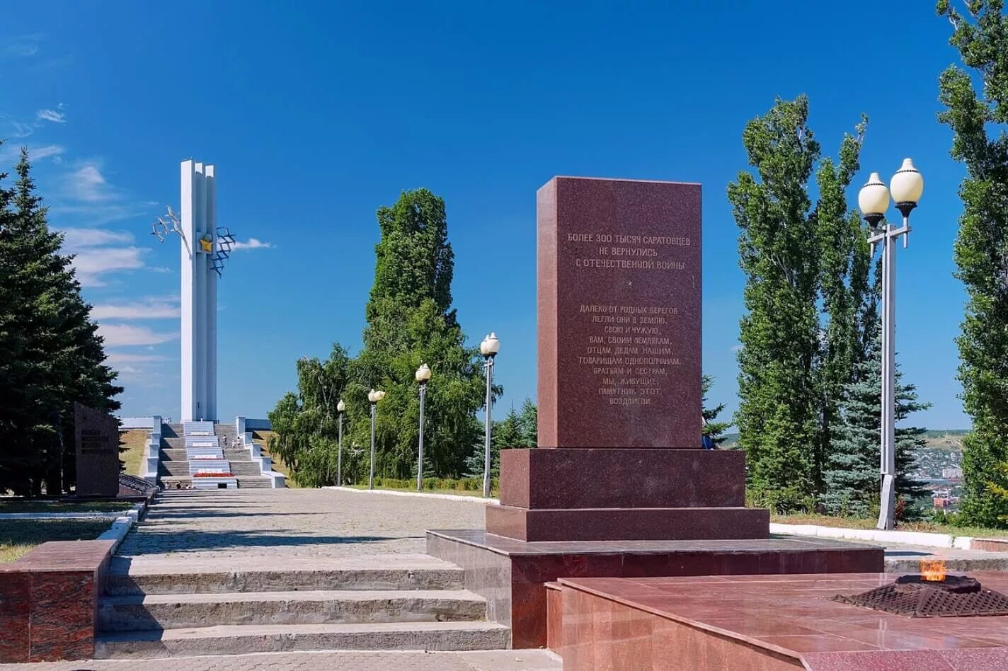 Памятники саратова. Саратов мемориальный комплекс парк Победы. Парк Победы Соколовая гора. Памятники Саратов парк Победы. Парк Победы Саратов Обелиск.