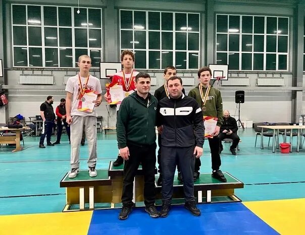 Минспорт рсо алания. Первенство РСО Алания по греко римской борьбе в Алагире. Мальчики борцы. Вольная борьба первенство ЦФО по вольной борьбе. Борьба мальчиков.