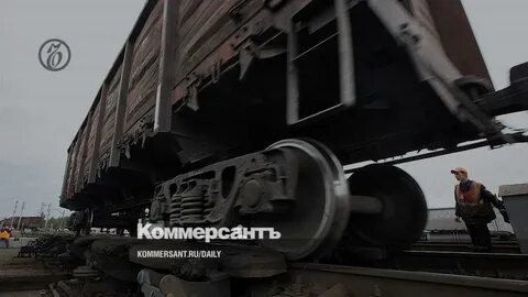От движущегося поезда отцепляют вагон