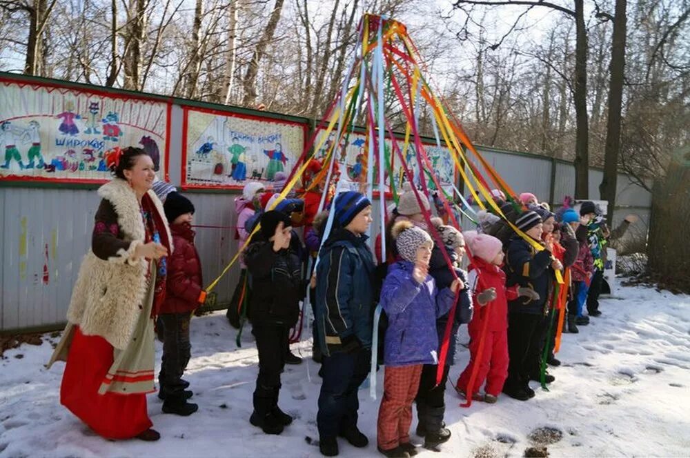 Масленица в люблино. Масленица состязания. Игровые аттракционы на Масленицу. Детские конкурсы на Масленицу на улице. Забавы на Масленицу на улице.