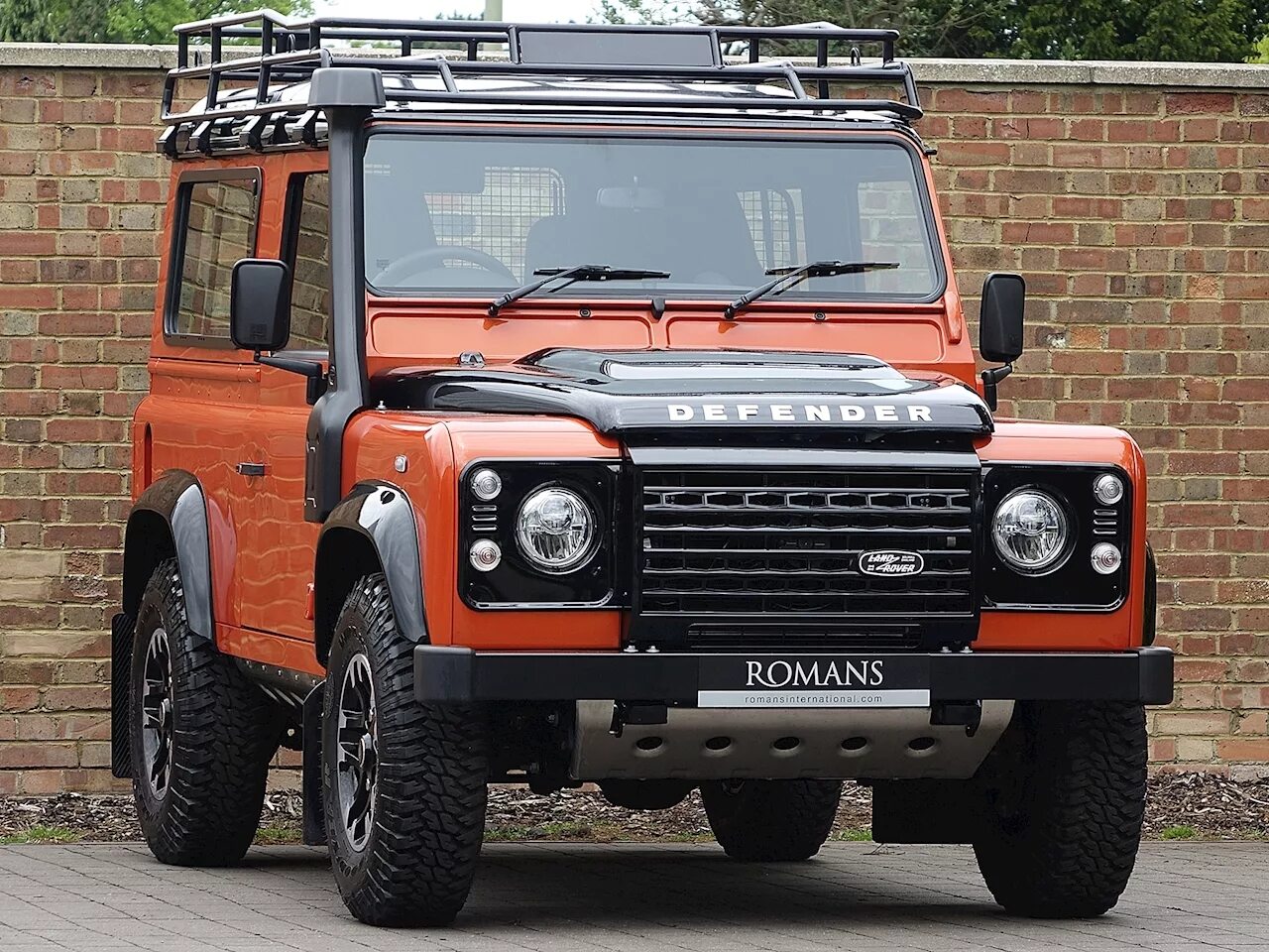 Lr defender. Ленд Ровер Дефендер 90. Ленд Ровер 110. Рендж Ровер Дефендер 110. Ленд Ровер Дефендер 90 110.