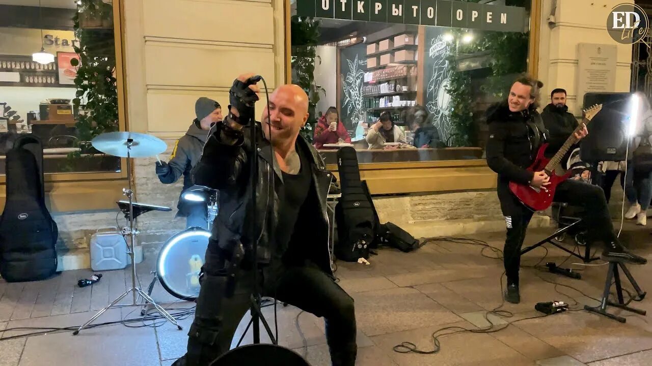 Пул бир мега сити самара. Bear спб. Ростовая кукла медведь. Bear спб. Группа bear rock спб фото.