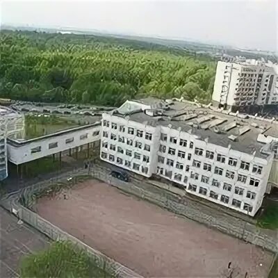 Школа крылатские холмы 1371. Школа улица осенняя. Школа 1130 крылатское. Здание школы осенью. Школьный двор осенью.