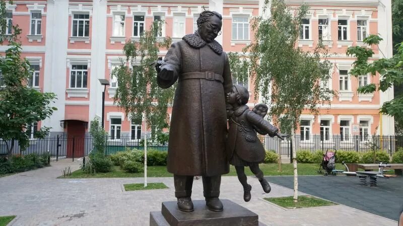 Памятник Маршаку в Воронеже. Памятник Самуилу Маршаку в Москве. Памятник Самуилу Маршаку в Воронеже. Улица писателя маршака