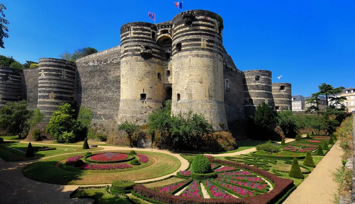 Анже. Замок Анже Франция. Город Анжер Франция. Angers, pays de la Loire, Франция. Анжерский замок Италия.