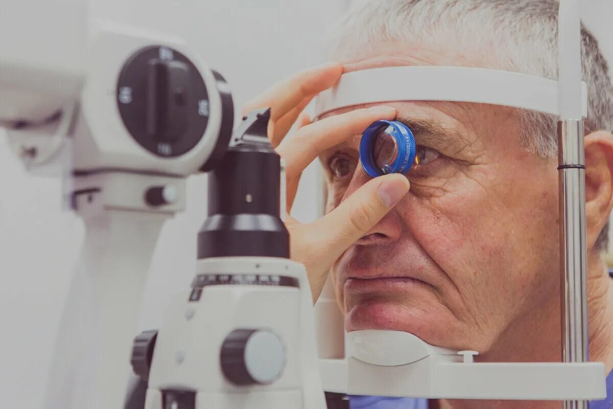 Миопизирующая катаракта. Катаракта у пожилых людей. Нарушение зрения катаракта. Мыть голову после операции катаракты