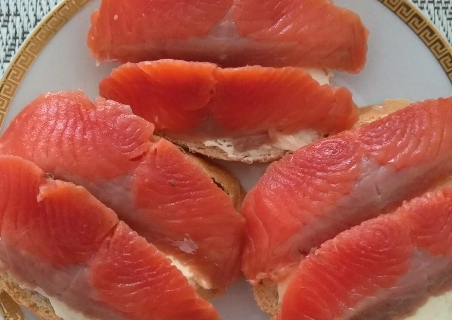 Нерка вкусная рыба. Рыбка форель слабосоленая. Нерка слабосоленая. Вкусная красная рыба. Нерка малосольная.