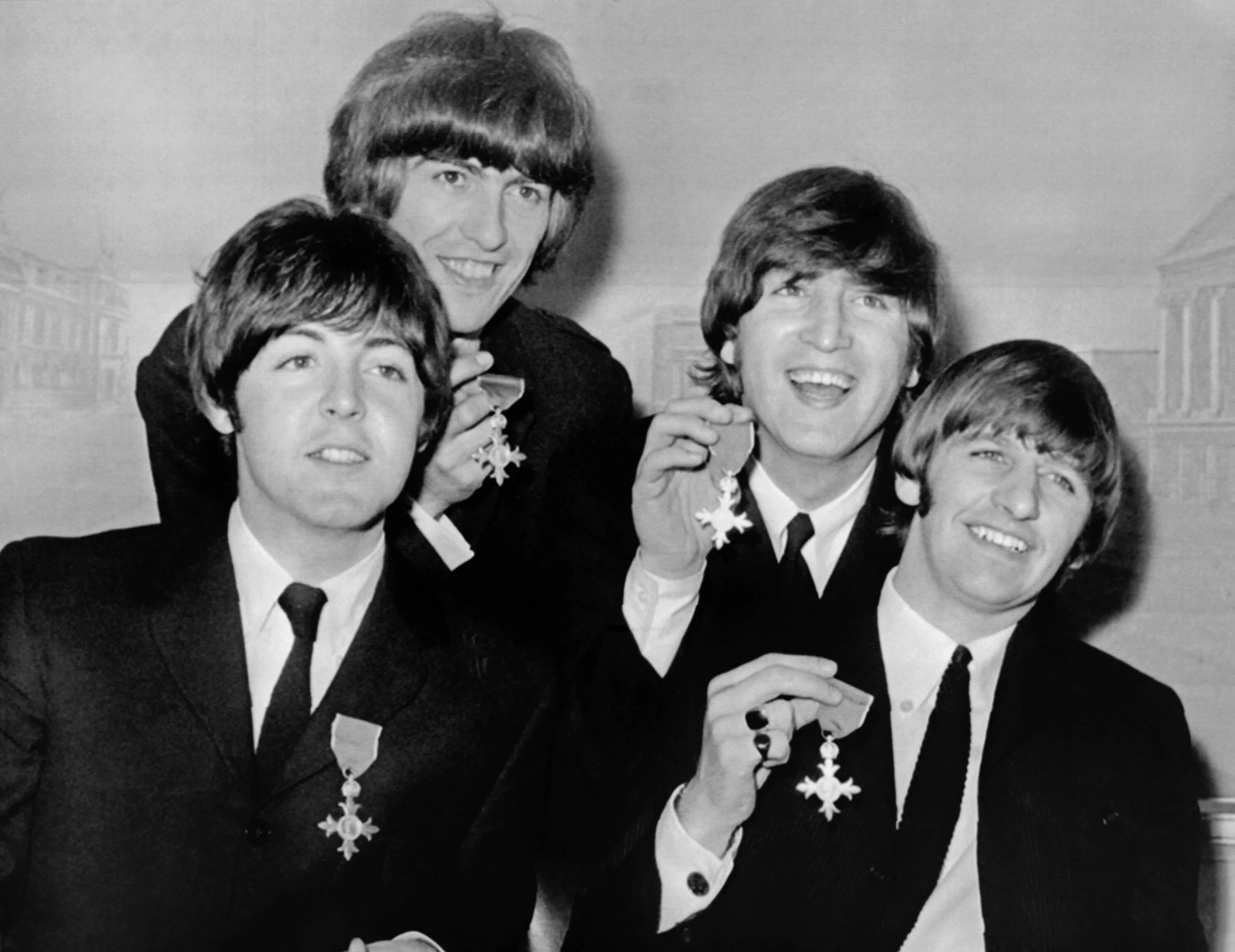 Группа Битлз. Орден британской империи Битлз. The Beatles фото. 4: John Paul George Ringo Джон Леннон. Рок группа beatles