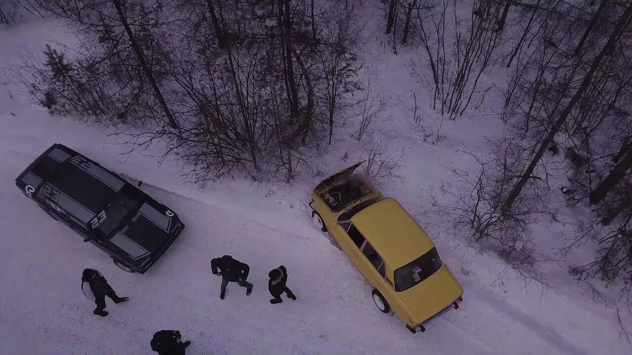 Песня чтоб слетели тапочки. Тапочки слетели. тапочки слетели две тапочки. 2 тапочки слетели мем. аж 2 тапочки слетели.