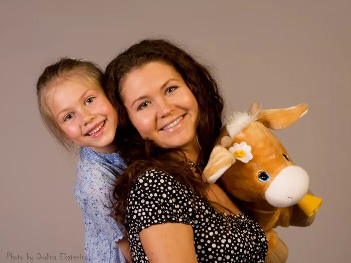 медаль самой лучшей дочери. моя дочка надпись. света доченька. милая открытка с днем рождения. орден лучшей дочери.