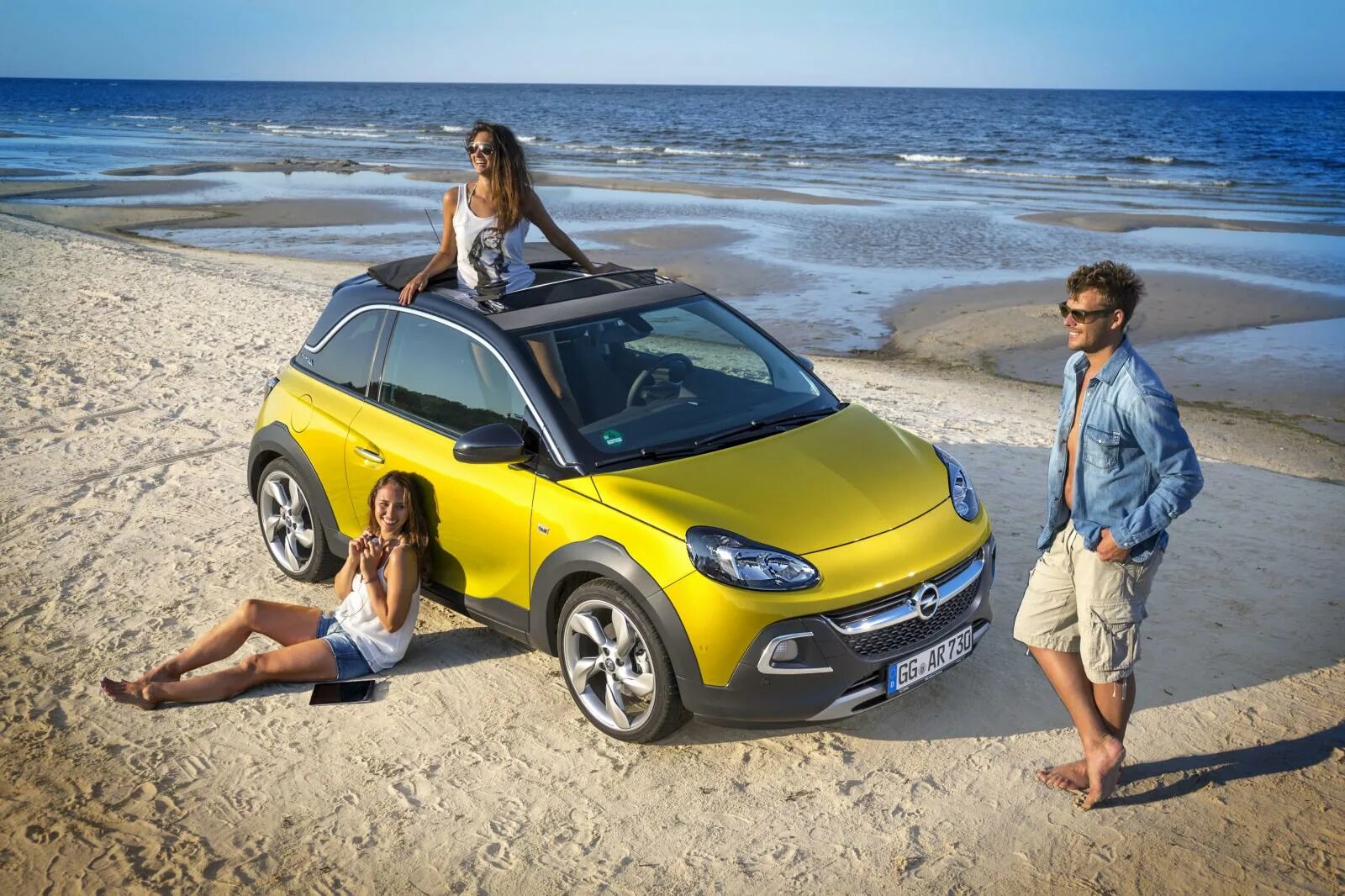 Городские автомобили сайты. Opel Adam Rocks. Опель мини кроссовер. Машины городские обычные. Кроссовер машина городские.