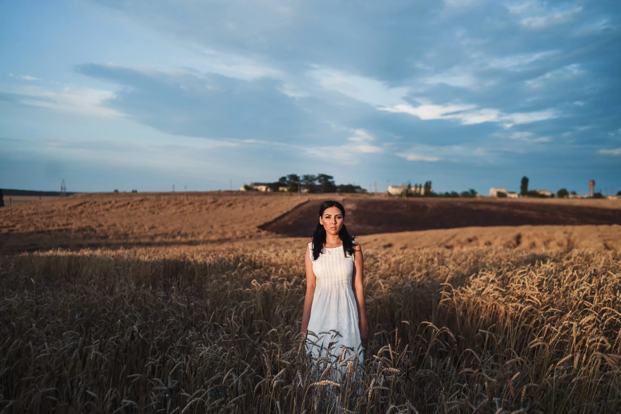 Девушка в сарафане. Дэвид дубницкий деревня. Съемка на природе. Летняя фотосессия для девушки. Фотосессия в пшеничном поле.