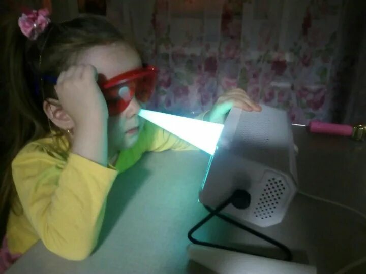 Облучатель для носа. Лампа солнышко ультрафиолетовая. Облучатель ультрафиолетовый кварцевый оуфк-09-1. Уфо тубус кварц. Солнышко прогревание носа.