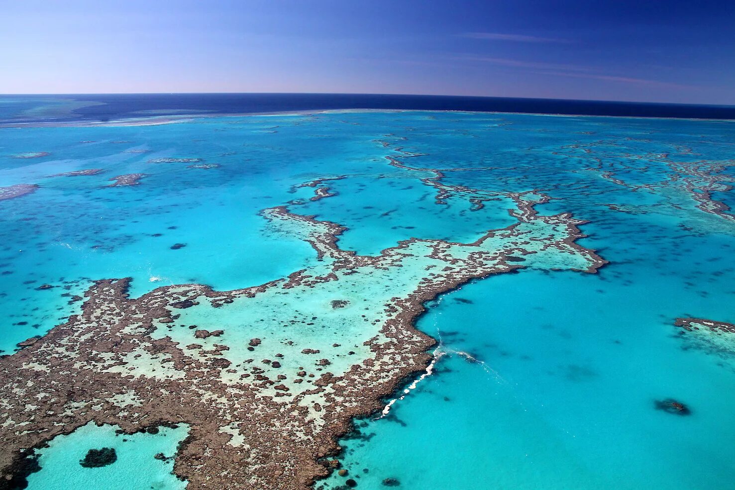 Острова большого рифа. Великий Барьерный риф Австралия. Коралловый Барьерный риф в Австралии. Большой Барьерный риф (the great Barrier Reef). Кораллы на рифе в Австралии.