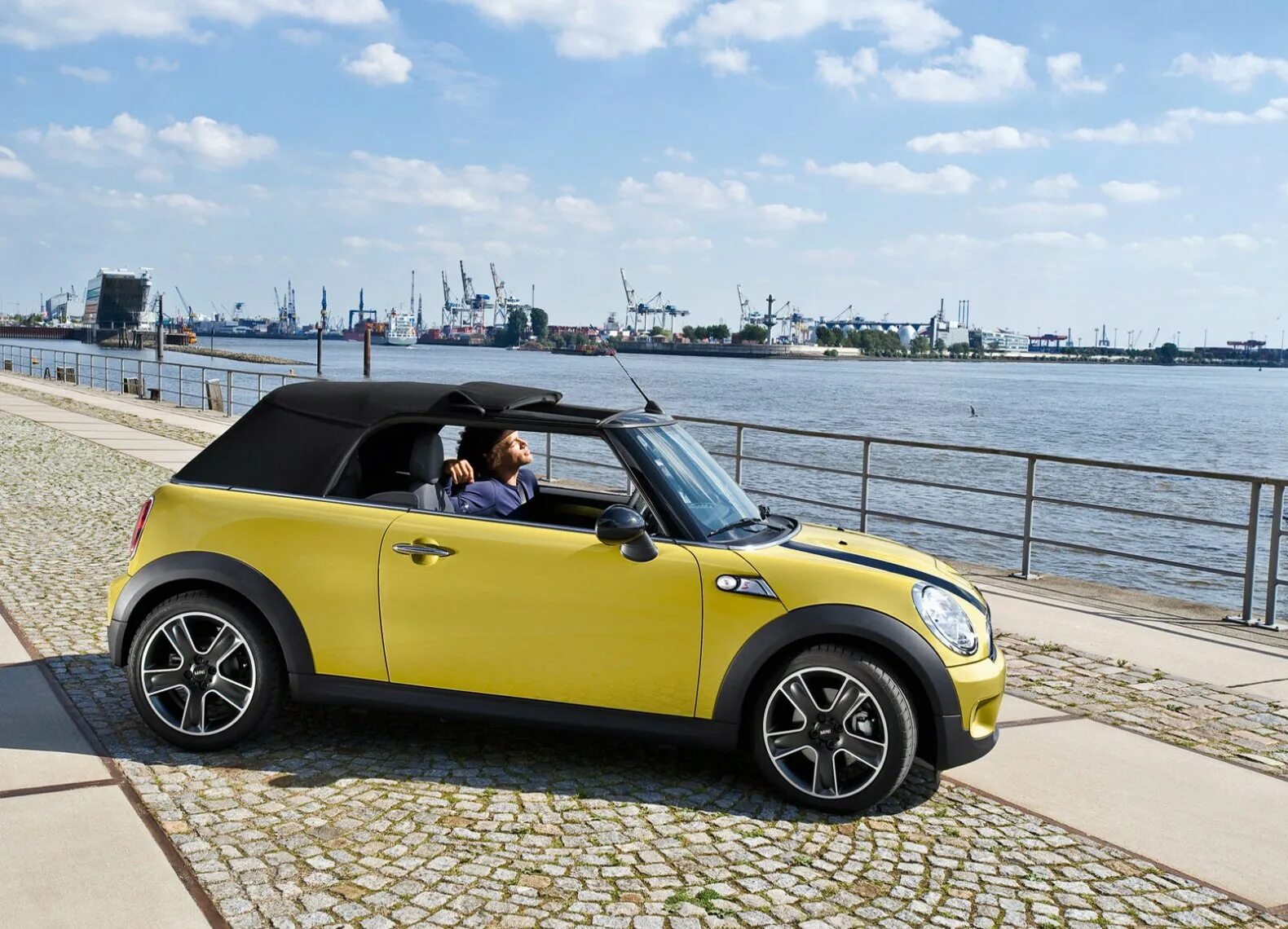 Mini Cooper кабриолет. Mini Cooper s Cabrio 2009. Желтый мини Купер кабриолет. Мини Купер s Cabriolet. Мини купер кабриолет