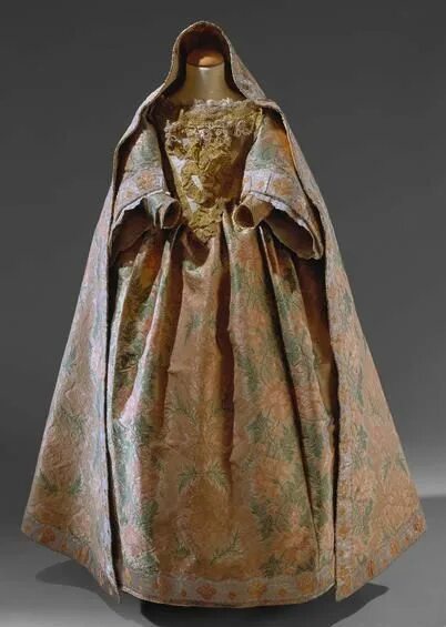 1700 1720. Платье Кейп 18 век. Женский костюм 1720 год.