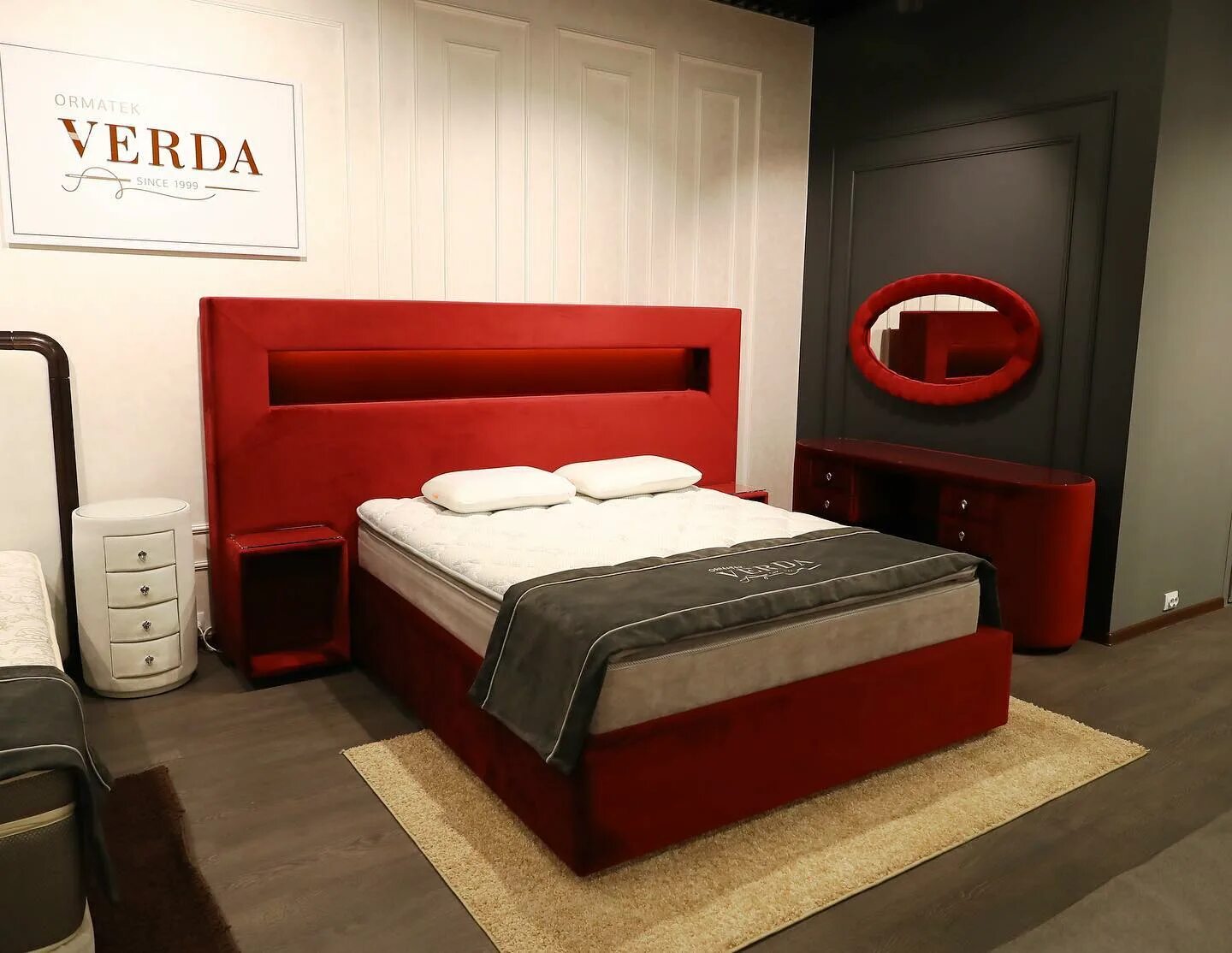 Ритейл парк мебельные магазины. Короб с пм 160х200 интерика. Орматек саранск. Салон мебели на ул козловская. Кровать комо веда 3.