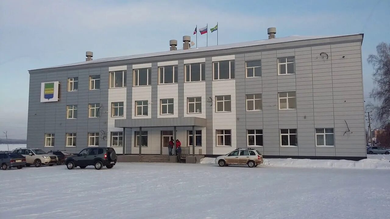 Камбарка пруд. Загс камбарка. Стадион труд камбарка. Камбарка 136. Камбарка молодежная улица.