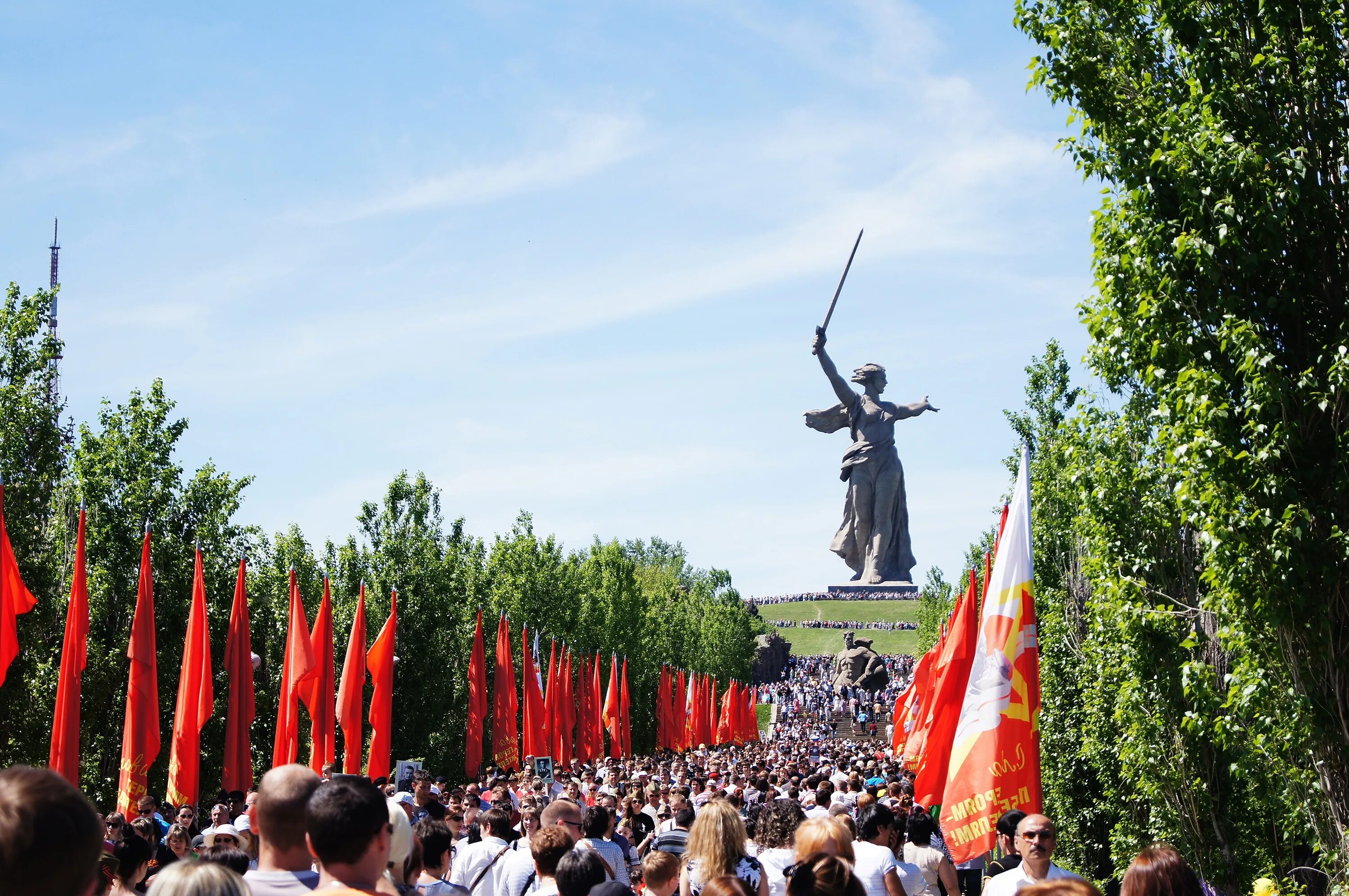 Родина 9 мая. Мамаев Курган Волгоград 9 мая. Мамаев Курган 9 мая. Победа Волгоград. С днем Победы Мамаев Курган.