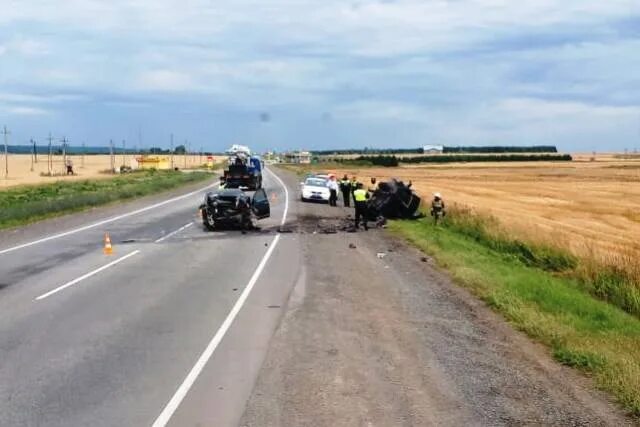 Авария в тюкалинске сегодня на трассе. ДТП трассы м5 Николаевка. ДТП 1 августа 2022 года на трассе м5. ДТП на м5 вчера в Татарстане.