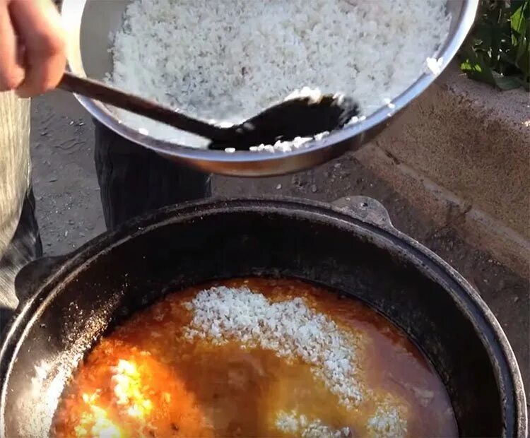 Плов воды на 1 стакан. Плов рис и вода. Масло для плова узбекского Загир. Рис в Узбекистане. Заправка для плова на зиму без риса.