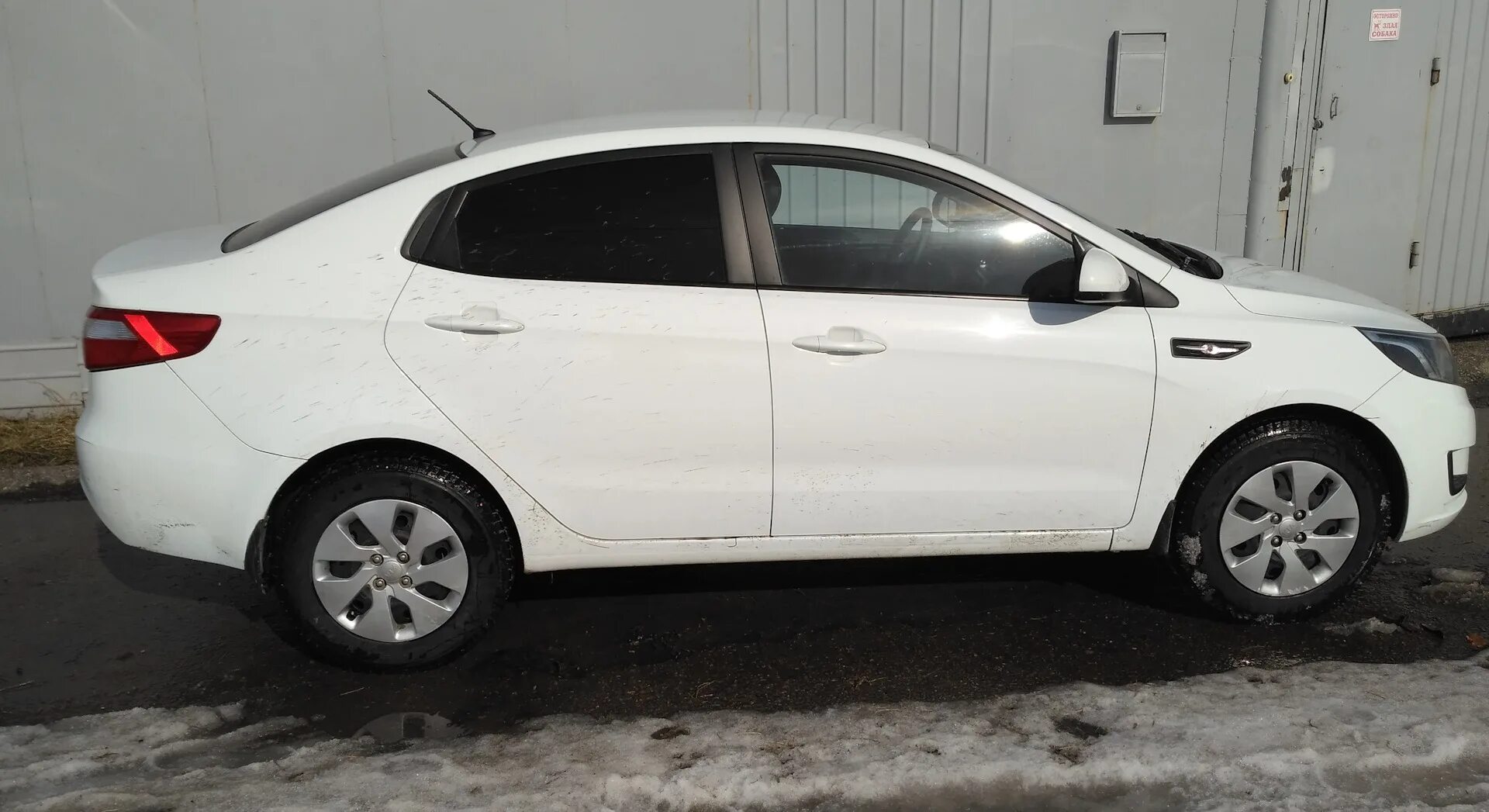 Kia rio 3 r17 синяя. Kia rio r16 premium. White kia rio r16. Kia rio диски r16. Киа рио 4 поколения.