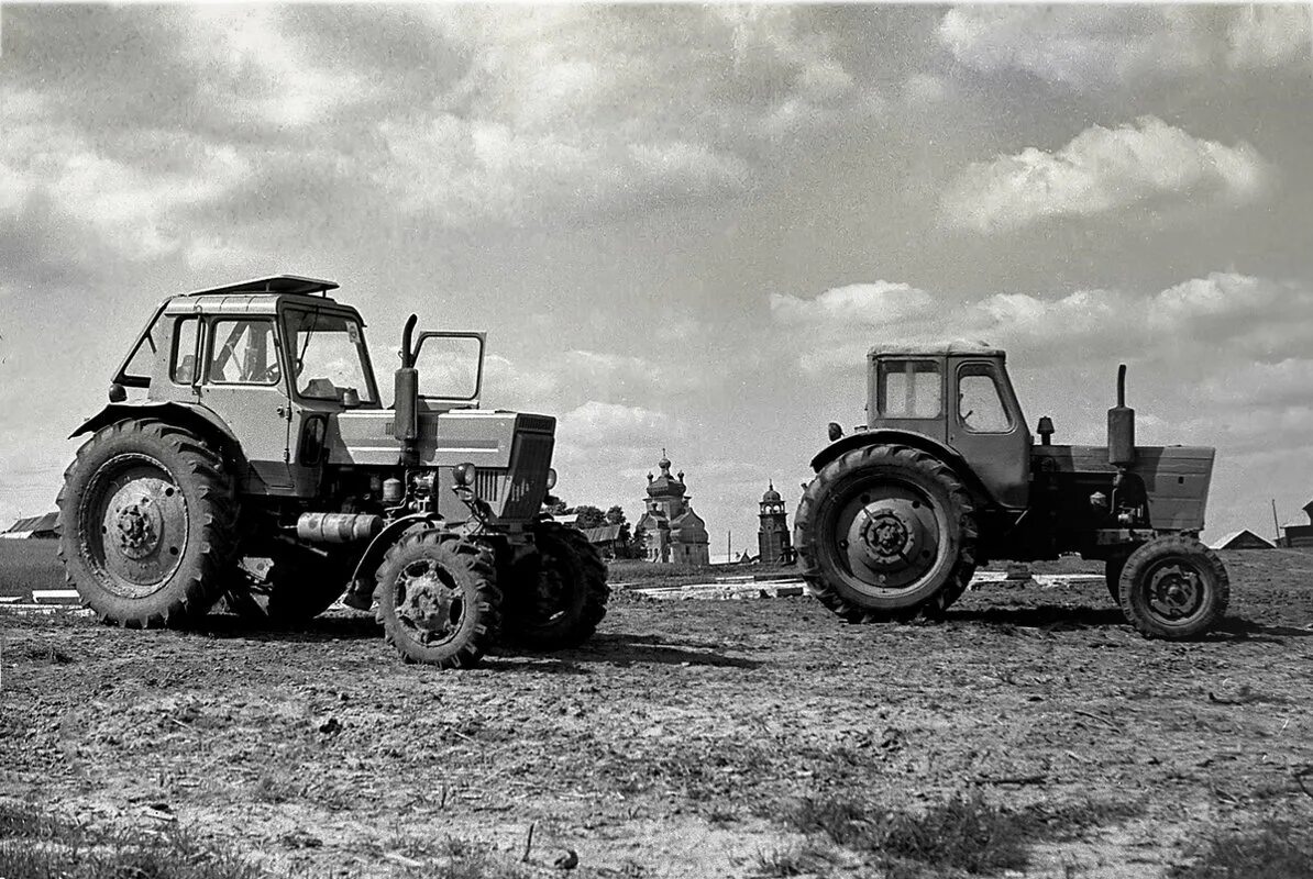 Село тракторное. МТЗ 80 колхоз. Трактор МТЗ 1960 года. МТЗ-80 трактор СССР. Трактор МТЗ 1950.