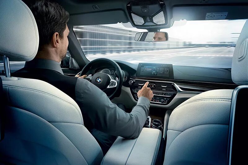 Водители бмв в жизни. Успешный мужчина за рулем. Ассистент вождения professional bmw. Бмв с водителем фото. Водители бмв в жизни.