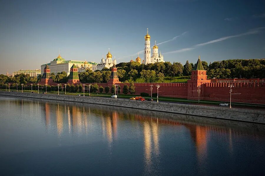 Москва усиленные меры. Искусственный интеллект красная площадь. Kremlin and other buildings in Russia. Известно учреждения Москвы.