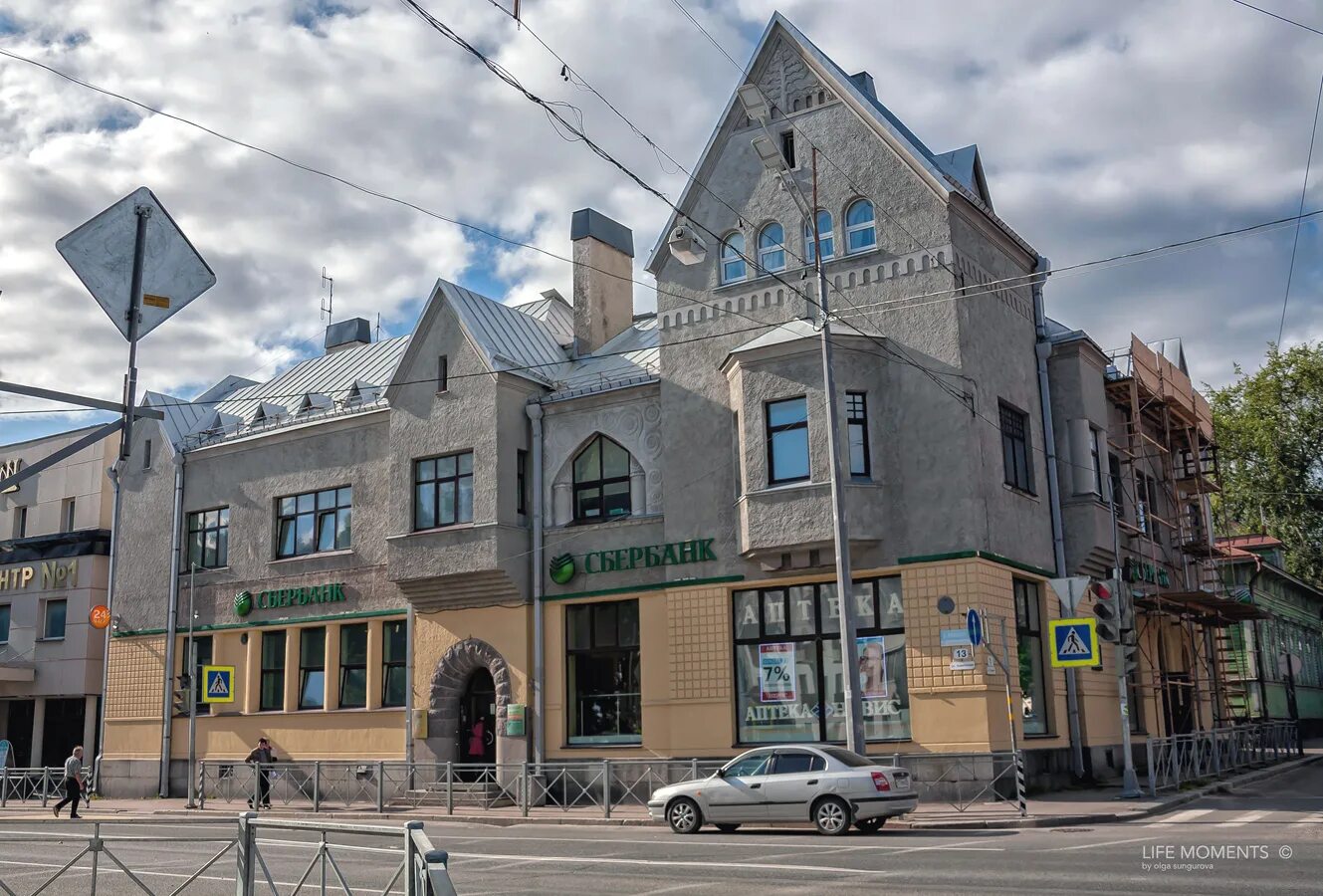 Ели сортавала. Дом Леандера Сортавала. Дом Леандера Сортавала фото. Здание Сбербанка Сортавала. Магазин дом Сортавала.