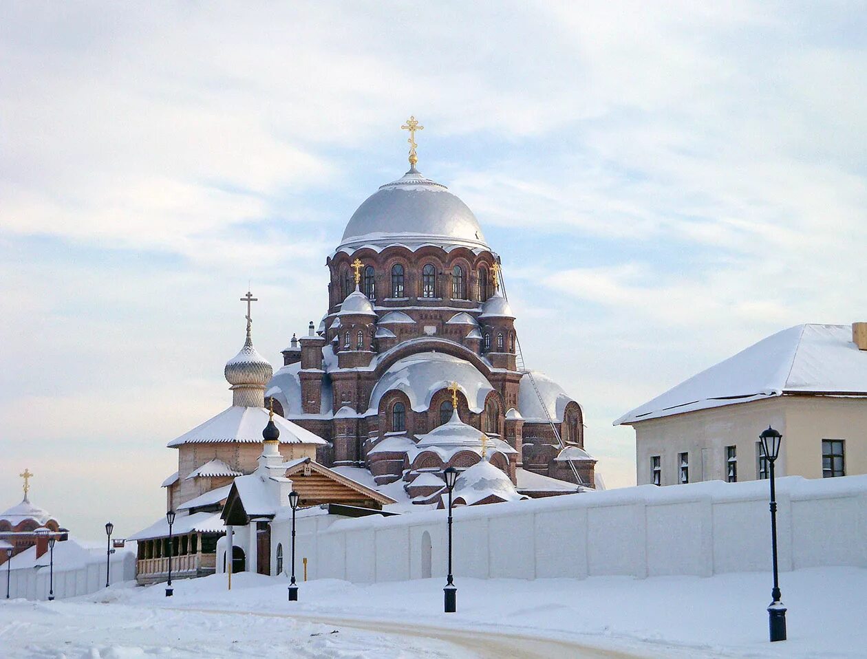 Экскурсия в свияжск из казани на автобусе. Остров Свияжск. Свияжск остров-град зима. Остров-град Свияжск в Казани зимой. Остров-град Свияжск зимой.