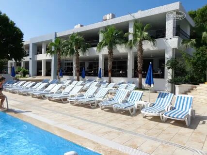 Larissa beach side
