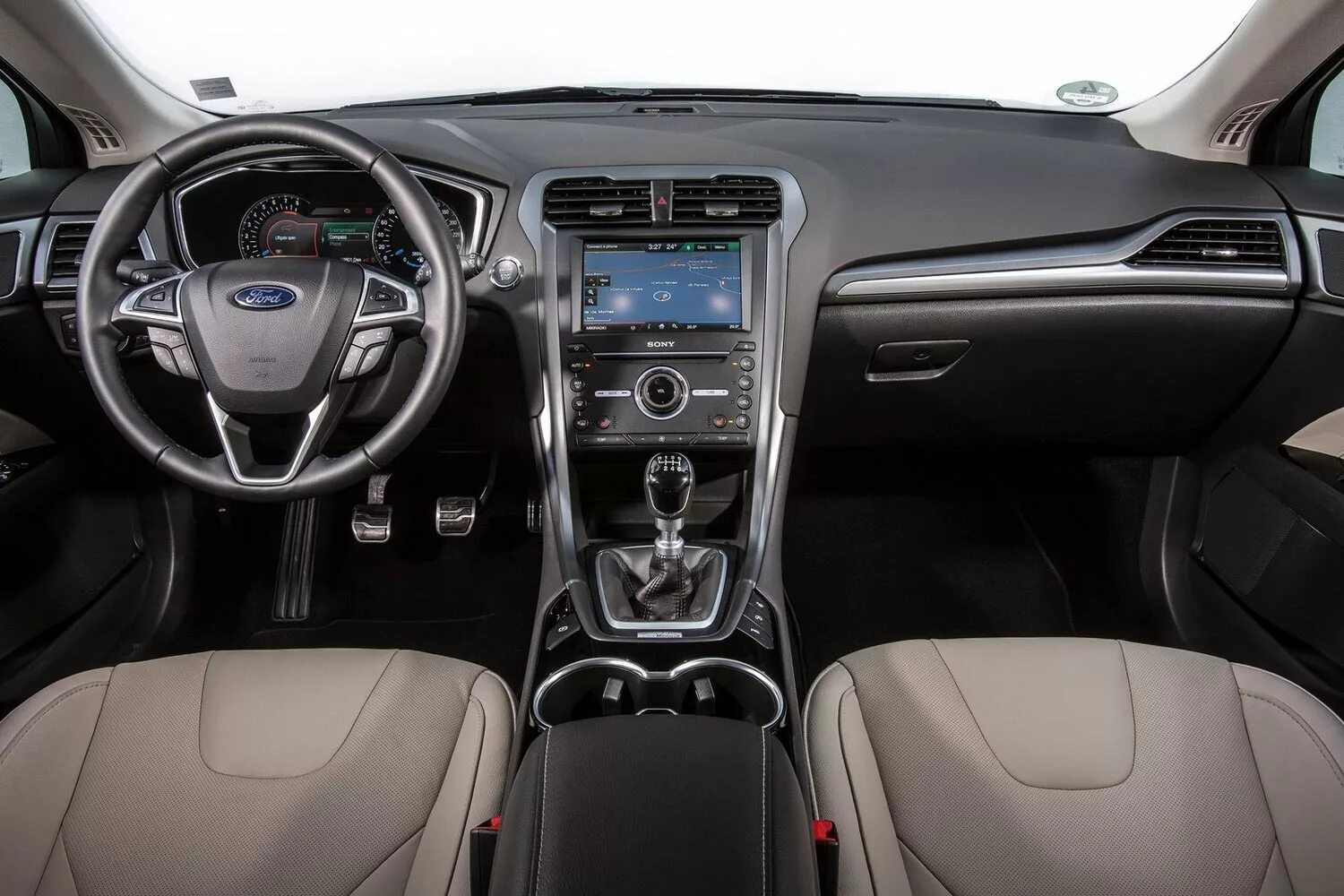 Сколько литров форд мондео. Ford Mondeo 5 2015. Ford Mondeo 2022 салон. Ford Mondeo 5 салон. Ford Mondeo 2015 Interior.