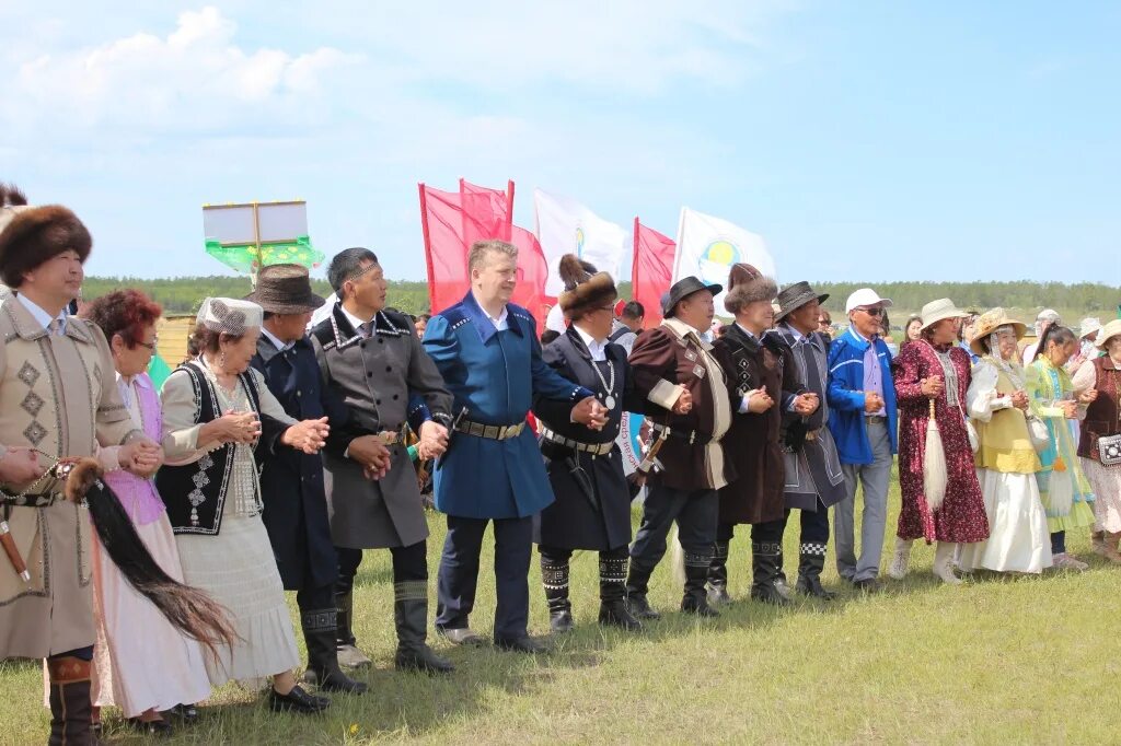 Погода село майские. Село Майя. Ысыах село Майя. Главы Верхневилюйского района Ысыах. Глава село Майя.