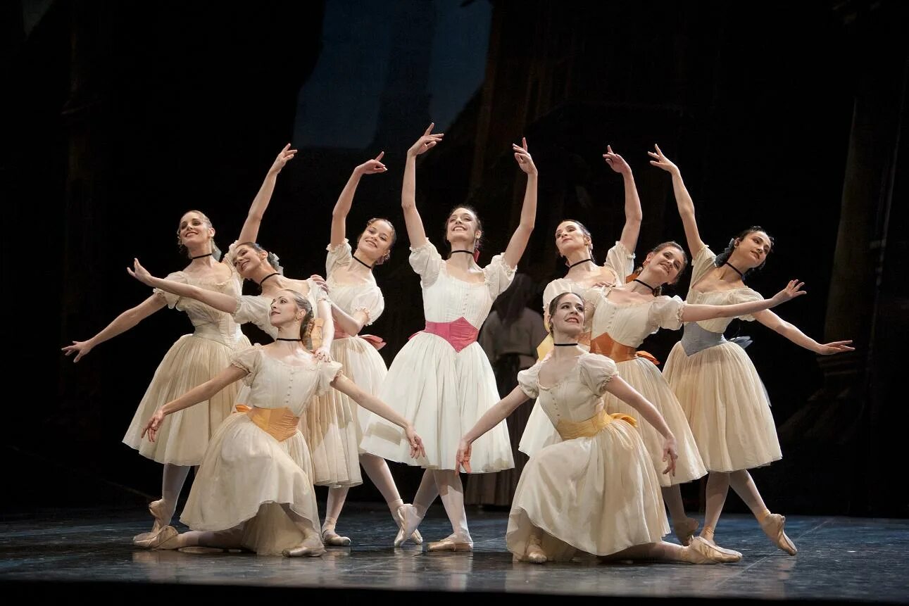 Коппелия лео делиб. Коппелия новат. Жозе мартинез балет. Коппелия большой театр. Коппелия краткое содержание.